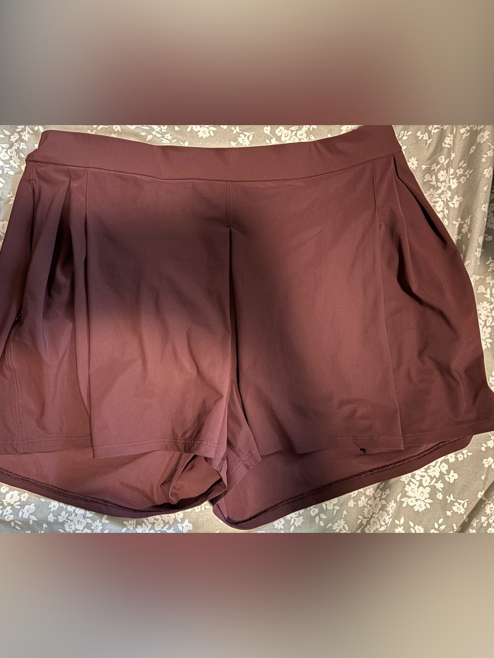 Lululemon &go City Pleated Front Shorts Burgundy Maroon Size 10